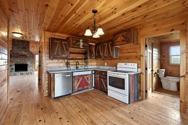 6425 Plateau Rd, Crossville, TN 38571