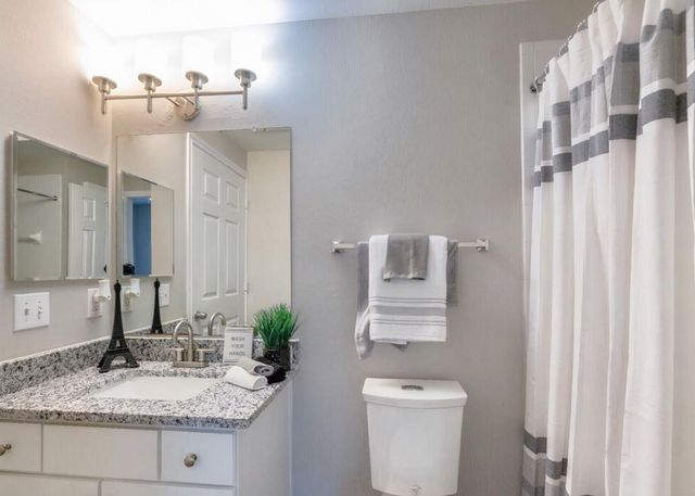17111 Hafer Road 913, Houston, TX 77090