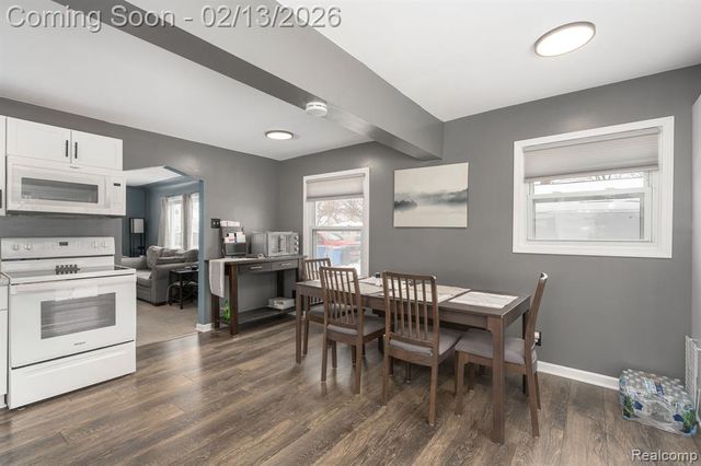 4976 Weddell Street, Dearborn Heights, MI 48125