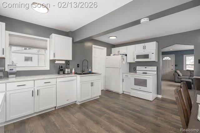 4976 Weddell Street, Dearborn Heights, MI 48125