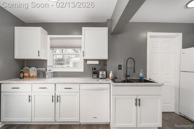 4976 Weddell Street, Dearborn Heights, MI 48125