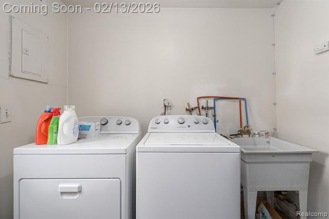 4976 Weddell Street, Dearborn Heights, MI 48125