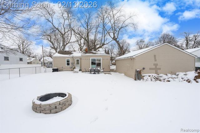 4976 Weddell Street, Dearborn Heights, MI 48125
