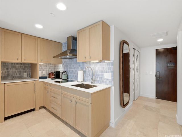 223 Saratoga Road 812, Honolulu, HI 96815