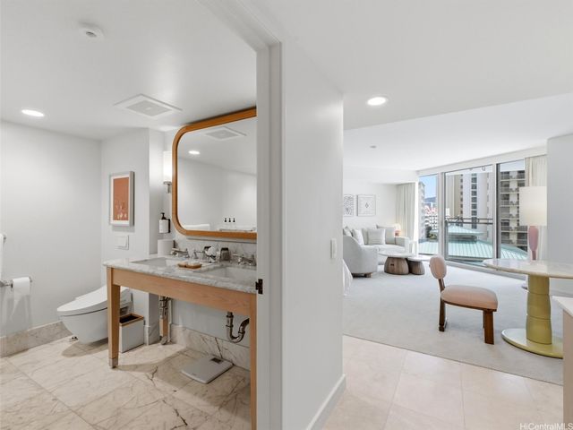 223 Saratoga Road 812, Honolulu, HI 96815