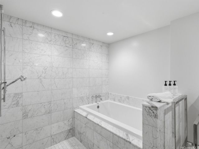 223 Saratoga Road 812, Honolulu, HI 96815