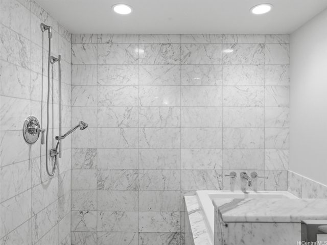 223 Saratoga Road 812, Honolulu, HI 96815