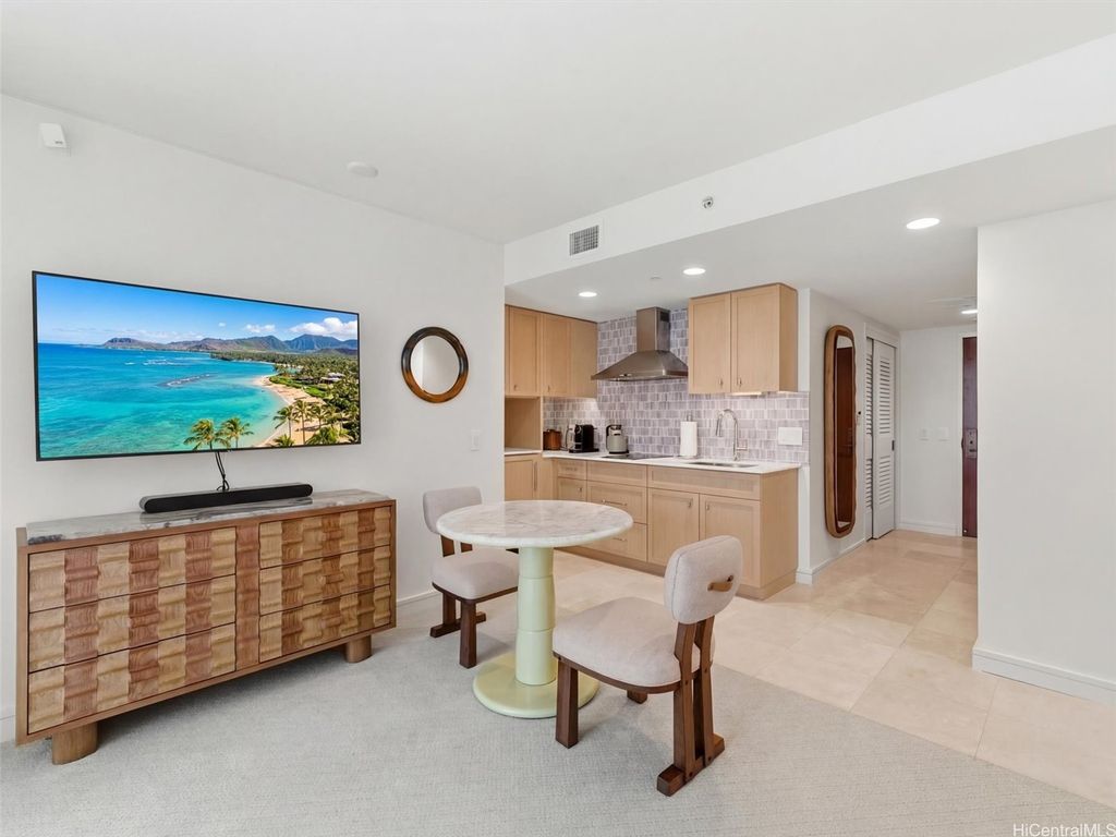 223 Saratoga Road 812, Honolulu, HI 96815