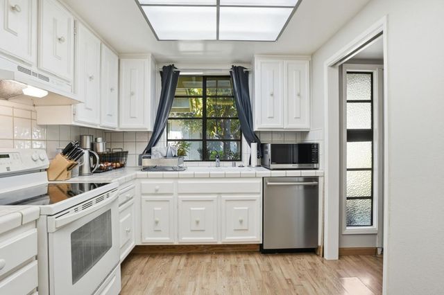 5449 Cribari Green, San Jose, CA 95135