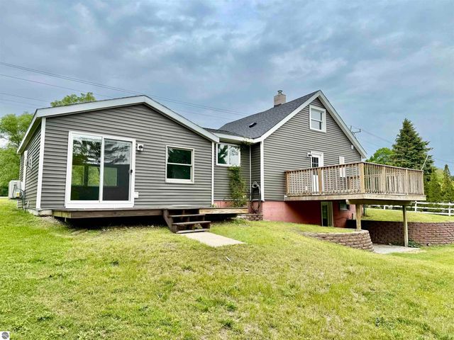 7160 W Cherry Avenue, Kewadin, MI 49648