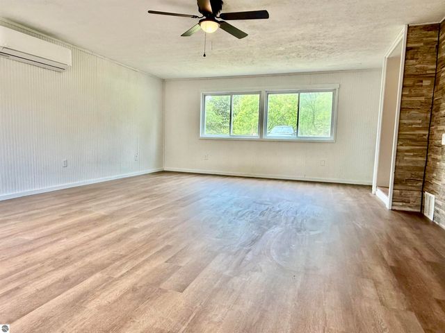 7160 W Cherry Avenue, Kewadin, MI 49648