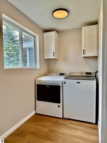 7160 W Cherry Avenue, Kewadin, MI 49648