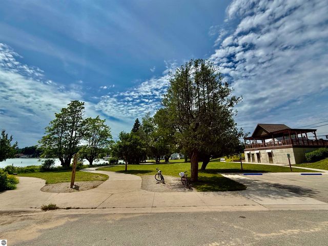 7160 W Cherry Avenue, Kewadin, MI 49648