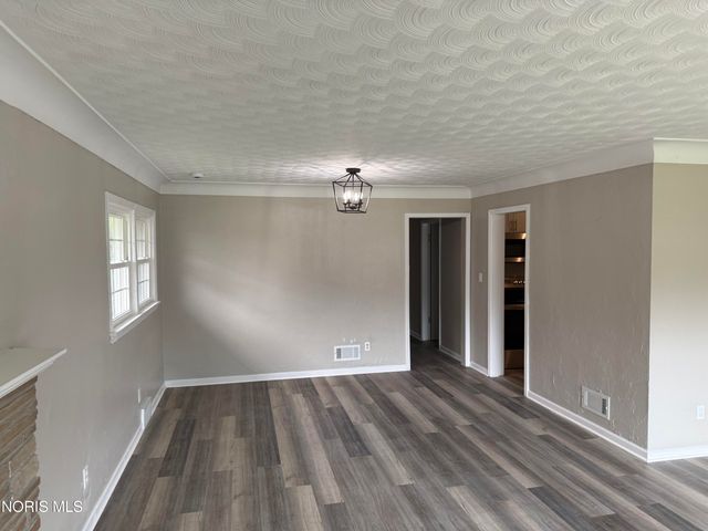 2653 Luverne Avenue, Oregon, OH 43616