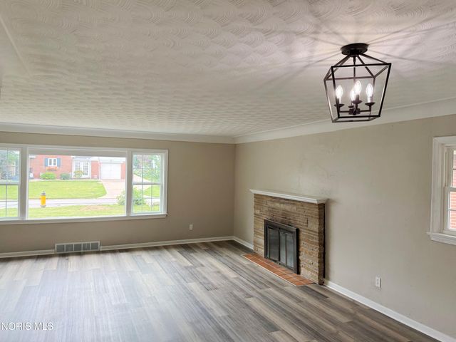 2653 Luverne Avenue, Oregon, OH 43616