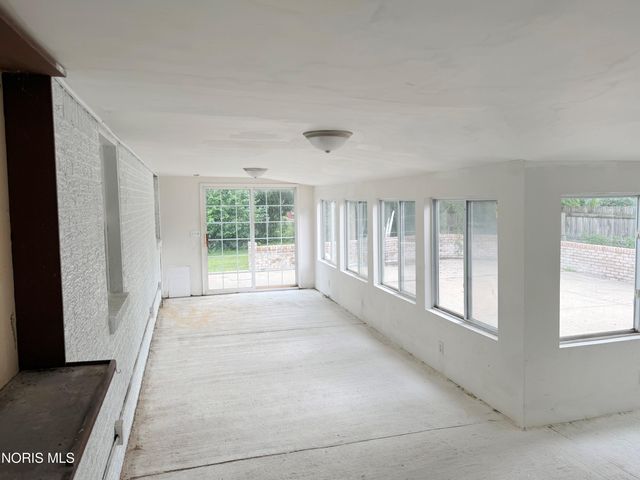 2653 Luverne Avenue, Oregon, OH 43616