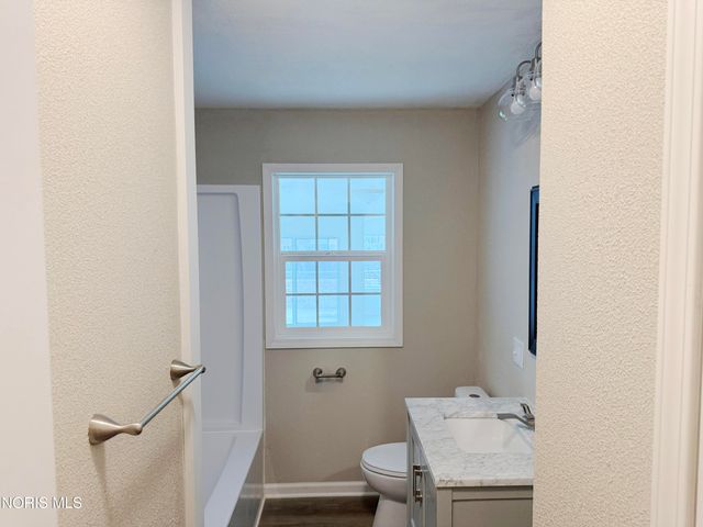 2653 Luverne Avenue, Oregon, OH 43616