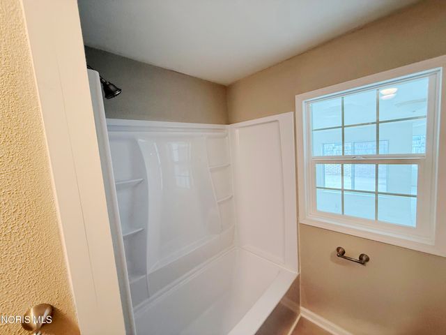 2653 Luverne Avenue, Oregon, OH 43616
