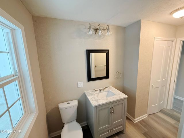 2653 Luverne Avenue, Oregon, OH 43616