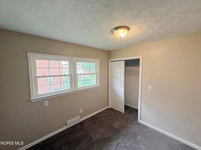 2653 Luverne Avenue, Oregon, OH 43616