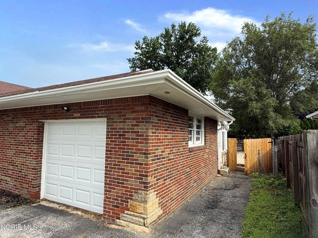 2653 Luverne Avenue, Oregon, OH 43616