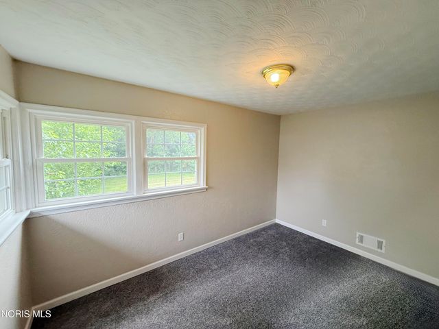 2653 Luverne Avenue, Oregon, OH 43616