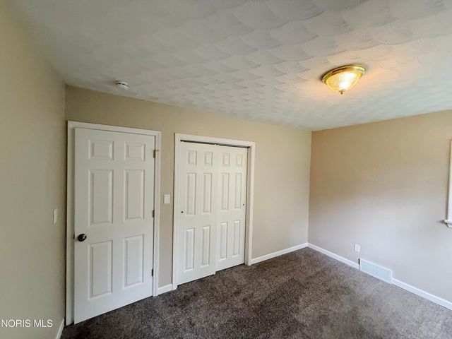 2653 Luverne Avenue, Oregon, OH 43616