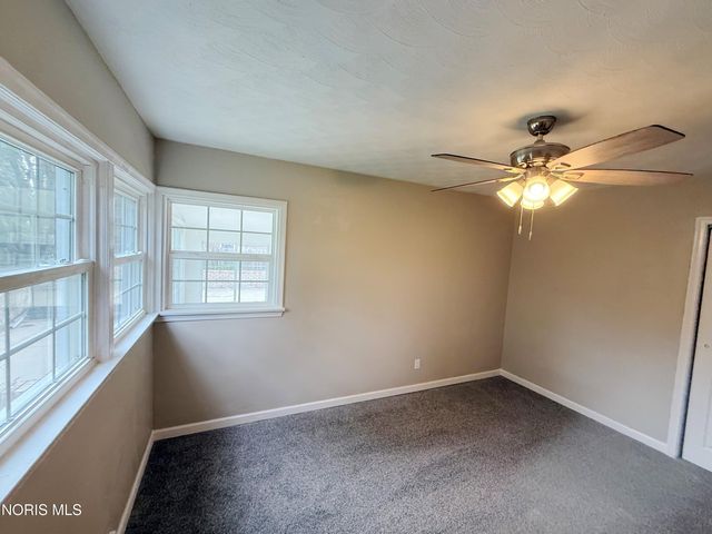 2653 Luverne Avenue, Oregon, OH 43616