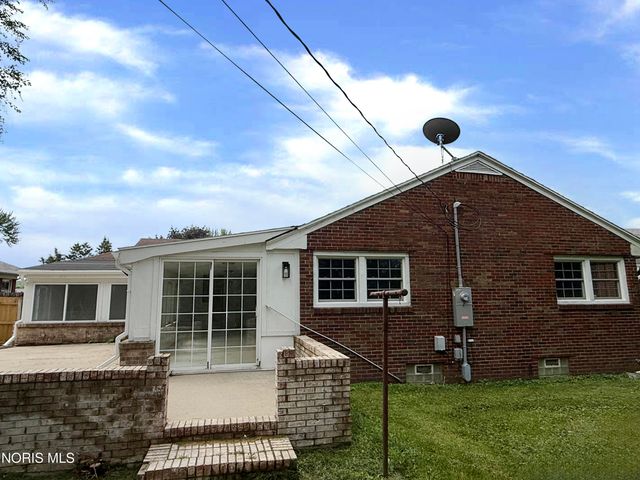 2653 Luverne Avenue, Oregon, OH 43616