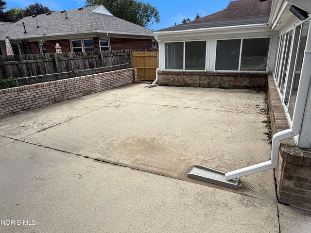 2653 Luverne Avenue, Oregon, OH 43616