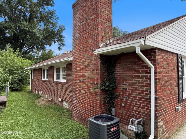 2653 Luverne Avenue, Oregon, OH 43616