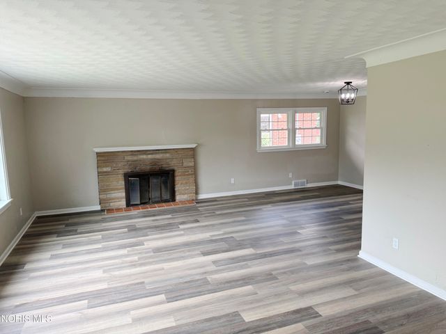 2653 Luverne Avenue, Oregon, OH 43616