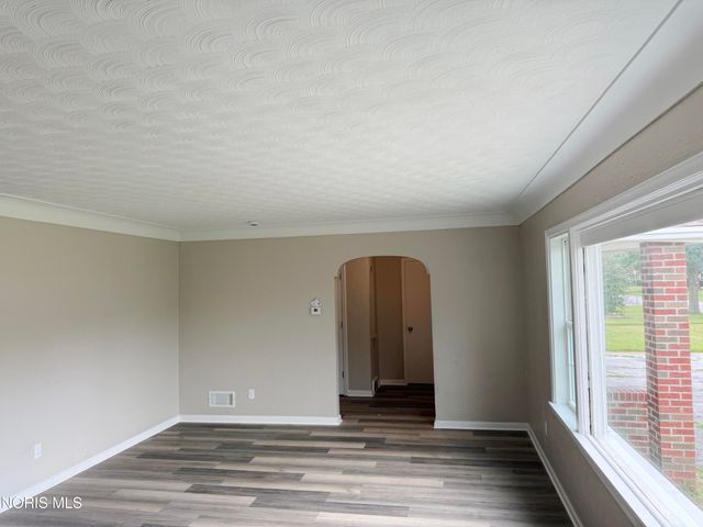 2653 Luverne Avenue, Oregon, OH 43616