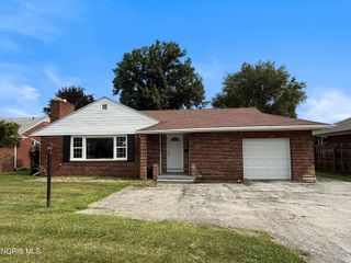 2653 Luverne Avenue, Oregon, OH 43616