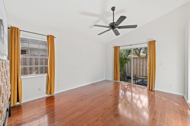 28 Governors Court, Palm Beach Gardens, FL 33418