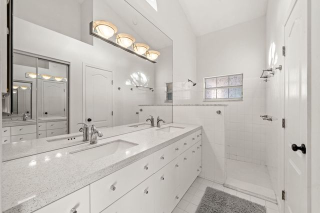 28 Governors Court, Palm Beach Gardens, FL 33418