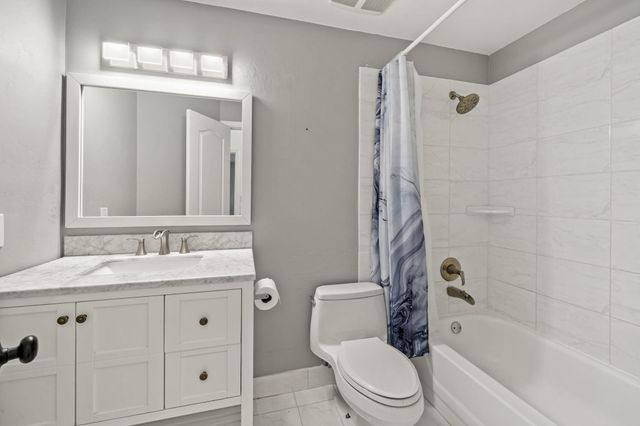 28 Governors Court, Palm Beach Gardens, FL 33418