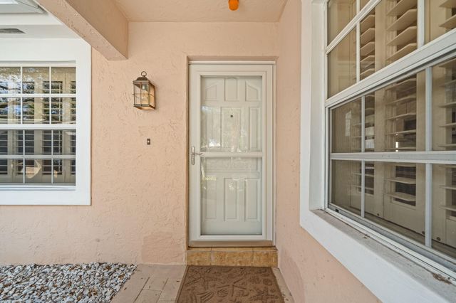 28 Governors Court, Palm Beach Gardens, FL 33418