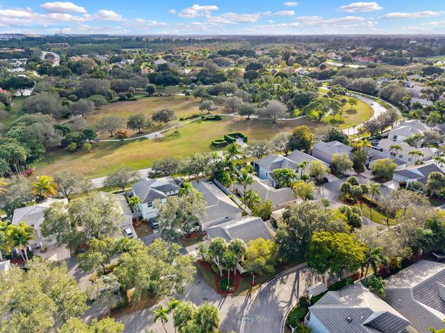 28 Governors Court, Palm Beach Gardens, FL 33418