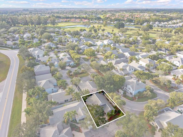 28 Governors Court, Palm Beach Gardens, FL 33418