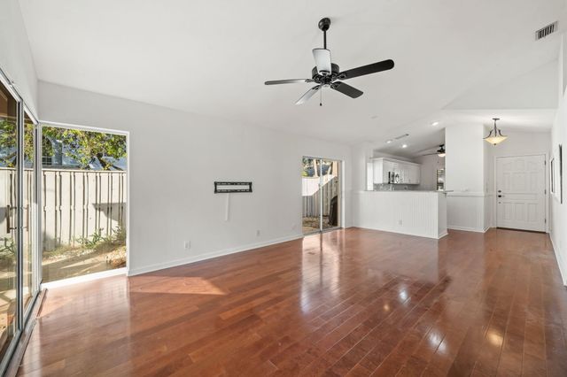 28 Governors Court, Palm Beach Gardens, FL 33418