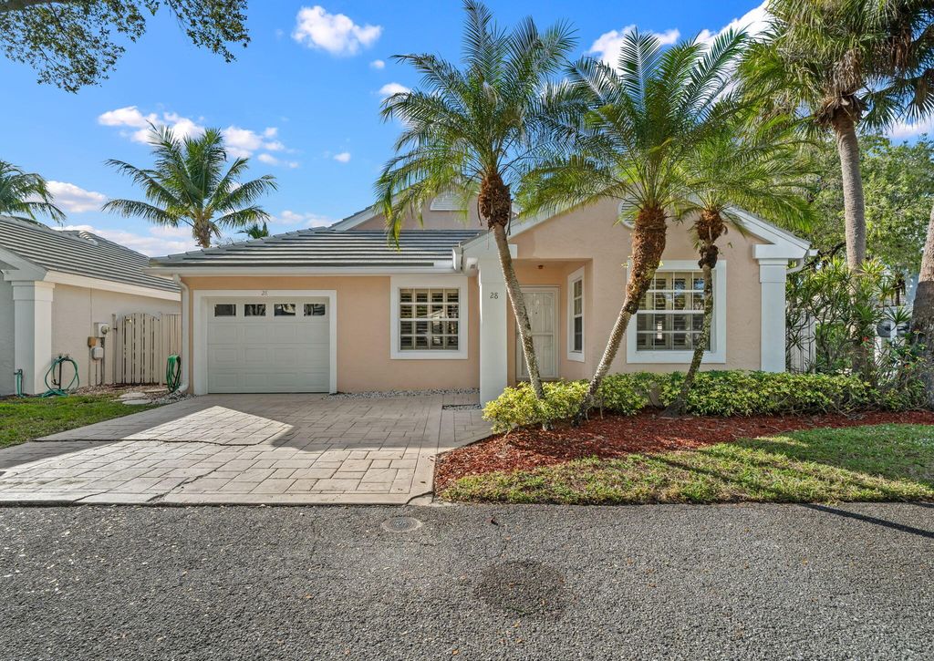 28 Governors Court, Palm Beach Gardens, FL 33418