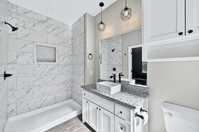 320 W Bond Street, Denison, TX 75020