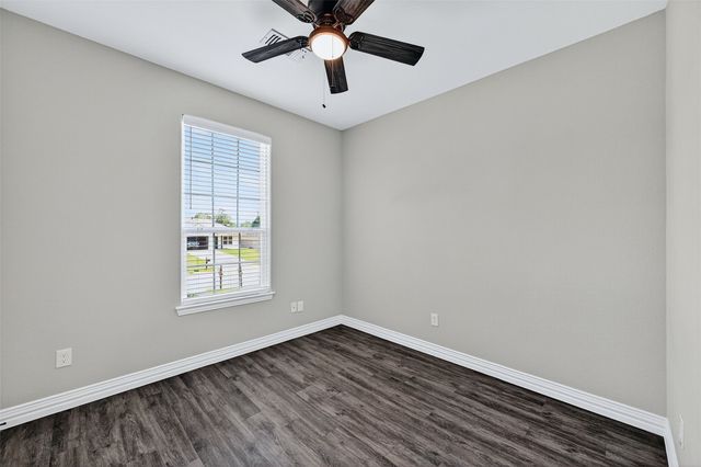 320 W Bond Street, Denison, TX 75020