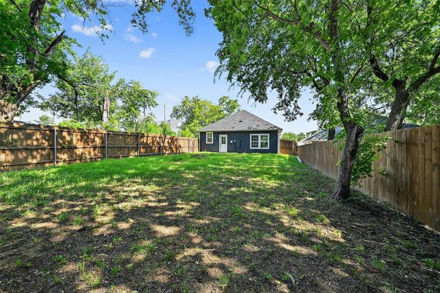 320 W Bond Street, Denison, TX 75020
