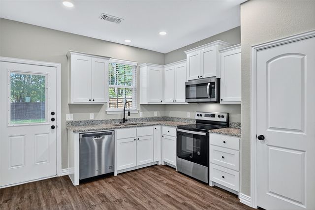 320 W Bond Street, Denison, TX 75020