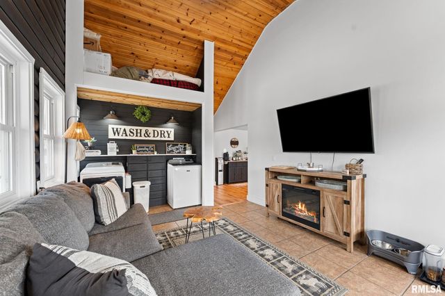 1714 Knox Road 1950 E, Victoria, IL 61485