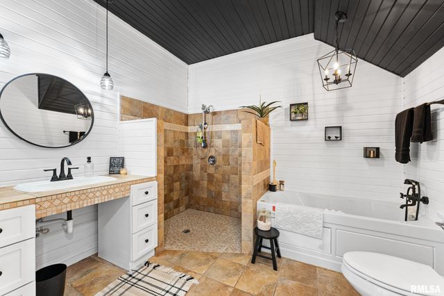 1714 Knox Road 1950 E, Victoria, IL 61485