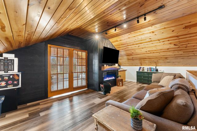 1714 Knox Road 1950 E, Victoria, IL 61485