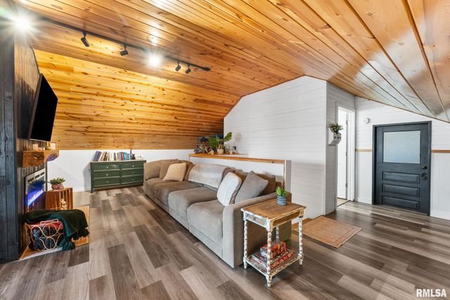 1714 Knox Road 1950 E, Victoria, IL 61485